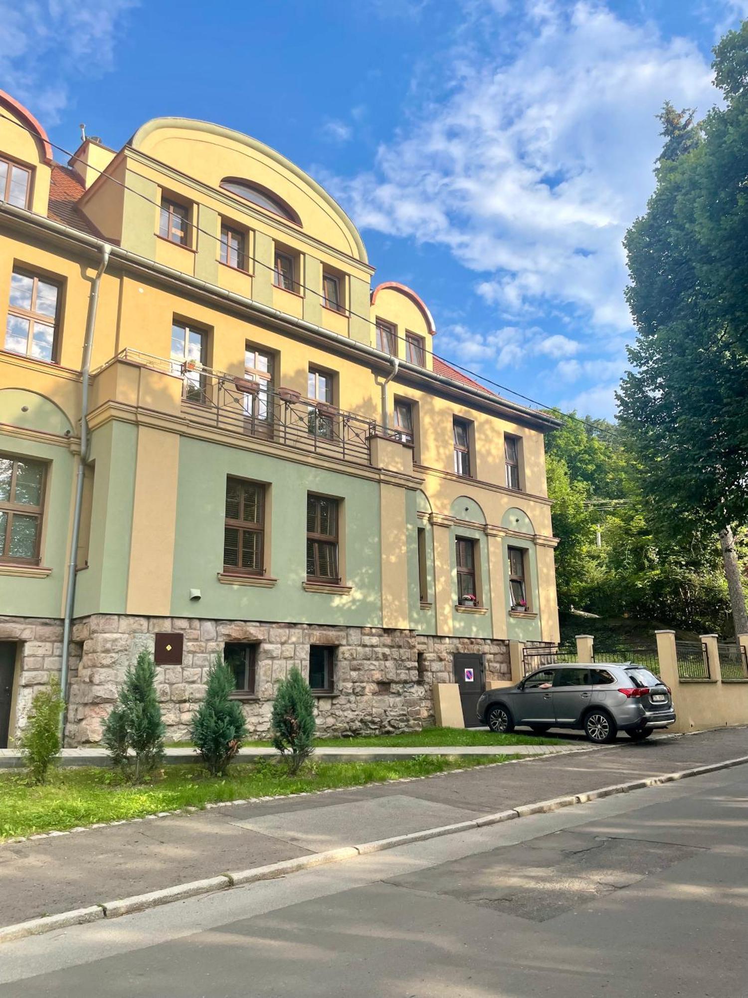 Szmaragdowa Sowa Lägenhet Wałbrzych Exteriör bild