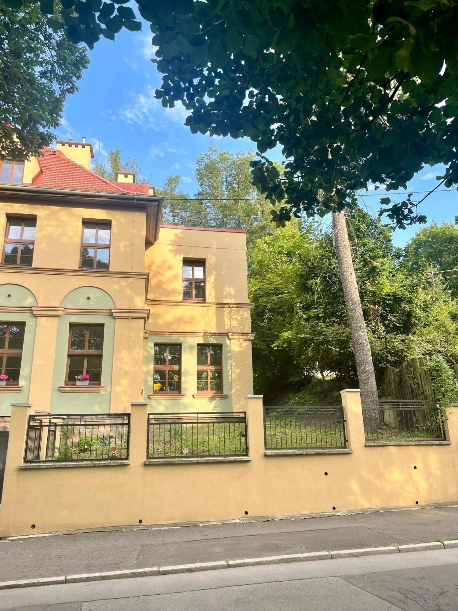 Szmaragdowa Sowa Lägenhet Wałbrzych Exteriör bild