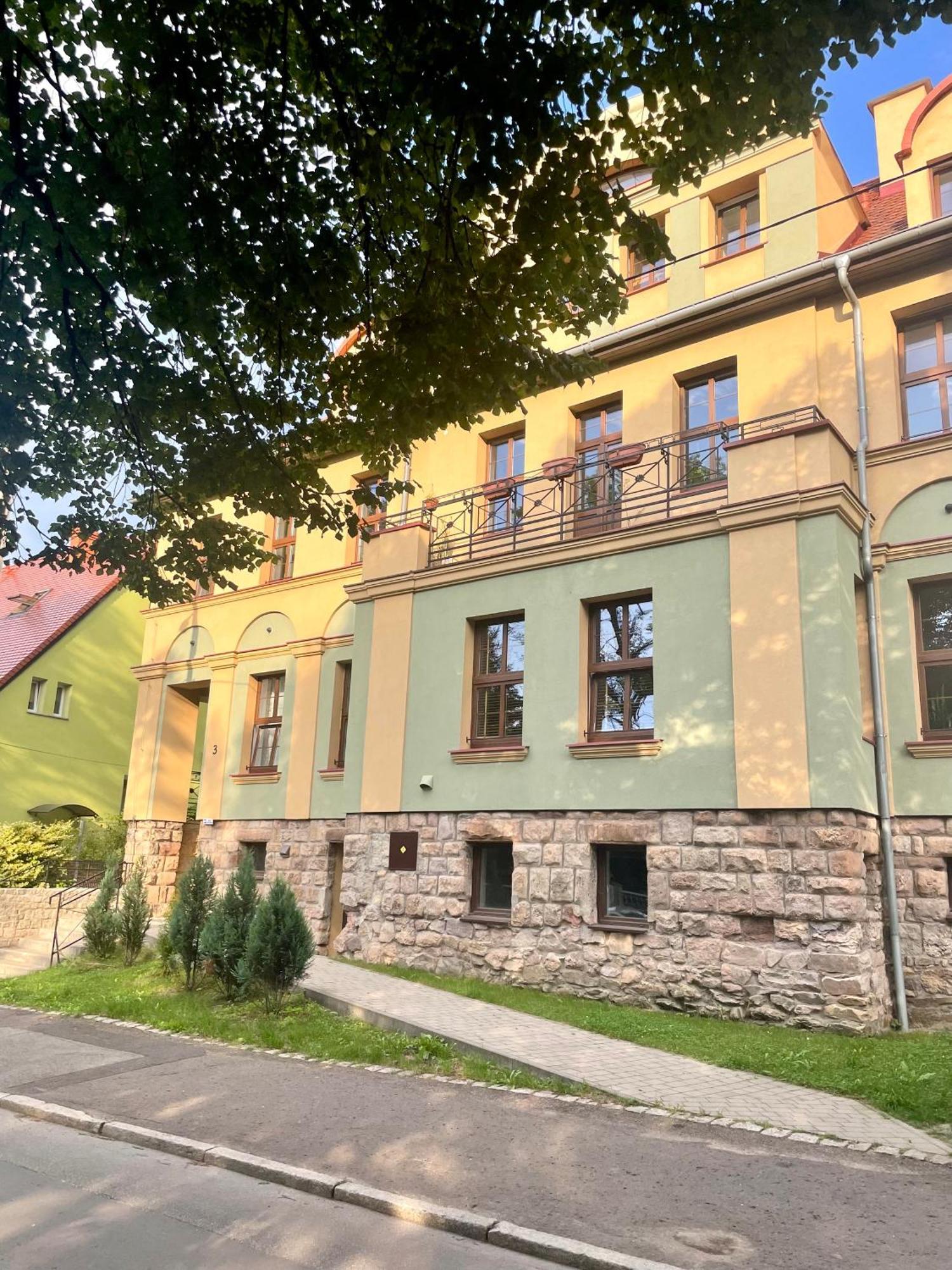 Szmaragdowa Sowa Lägenhet Wałbrzych Exteriör bild